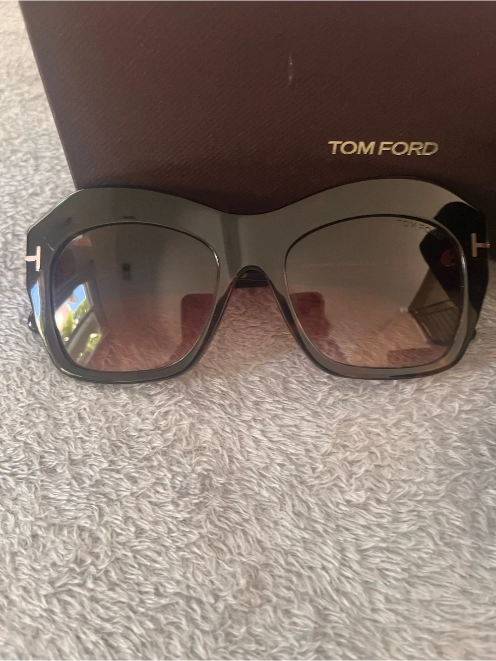 Tom Ford “Emmanuelle”Women Tortoise frame Sunglasses with Gradient Brown Lenses - Picture 1 of 6
